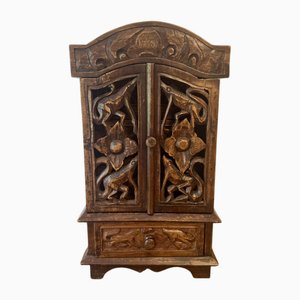 Antiker Schrank aus geschnitzter Eiche, 1920