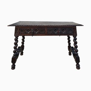 Mesa española de roble tallado con patas torneadas y cajones