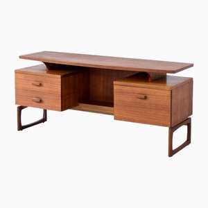 Teak Schreibtisch mit schwebender Tischplatte von G-Plan, 1960er