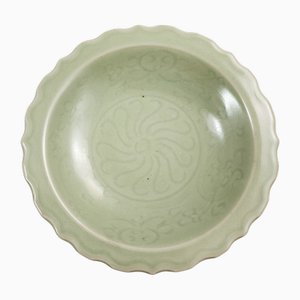 Ciotola architettonica in Celadon con bordo fogliato di Longquan, Southern Song / Inizio Yuan, Inizio XIII-XIV secolo