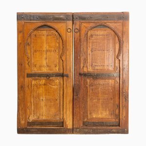 Puertas dobles marroquíes antiguas de cedro, década de 1700. Juego de 2