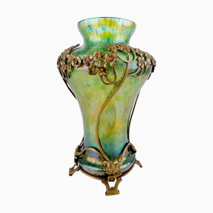 Vaso Art Nouveau in vetro iridescente con rivestimento in bronzo e fiore di ortensia, inizio XX secolo