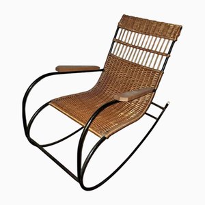 Mecedora Mid-Century moderna de mimbre y acero, años 60