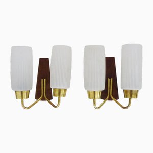 Appliques Murales Vintage Scandinaves en Teck avec Globe en Laiton et Verre Opalin Blanc, 1950s, Set de 2