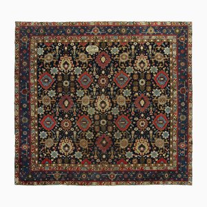 Antiker Karabagh Teppich mit Gitter in Mitternachtsblau und Karmesinrotem Medaillon