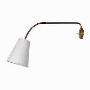 Moderne Skandinavische Wandlampe aus Messing mit verstellbarem Arm, 1950er