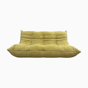 Sofá de tres plazas Togo en amarillo de Ligne Roset, 2015