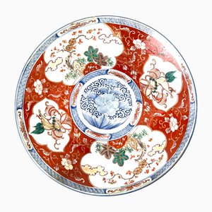 Caricabatterie grande antico Imari dipinto a mano in ceramica policroma con motivi floreali e fogliari, Giappone, inizio XIX secolo
