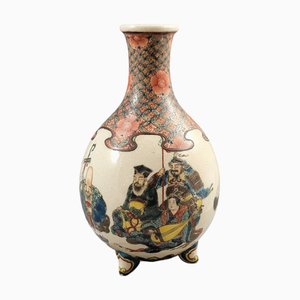 Chōshūzan Kyoto Satsuma Tripod Portrait Vase by Jissei After Yoshisada