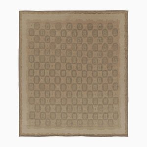 Alfombra en beige y marrón con motivos geométricos de Rug & Kilim