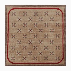 Alfombra cuadrada en beige y marrón con flores de Rug & Kilim