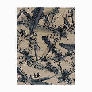 Beigefarbener Teppich mit blauer Bildfeder von Rug&Kilim