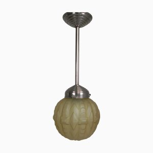 Lampada a sospensione Art Déco con globo in vetro ed elegante decorazione geometrica, anni '30