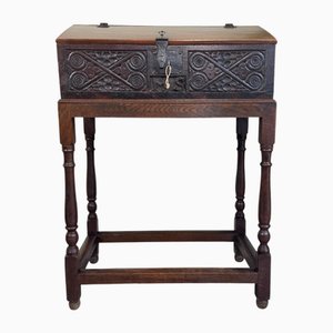 Boîte à Bible Antique en Chêne Sculpté sur Socle, Début du 18ème Siècle