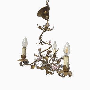 Kronleuchter im Louis XVI Stil aus Vergoldetem Metall mit Porzellanblumen, 20. Jahrhundert