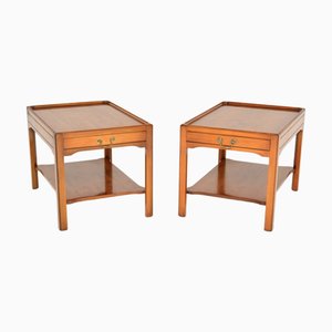 Tavolini vintage in stile georgiano in legno di tasso, anni '50, set di 2