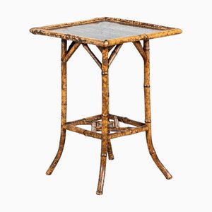 Mesa auxiliar inglesa lacada de bambú, década de 1880