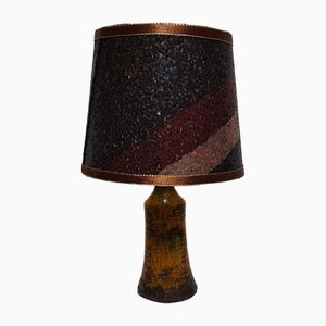 Gelbbraune Vintage Tischlampe aus Keramik mit handgefertigtem Stoffschirm, 1970er