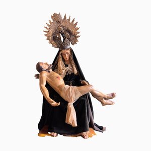 Spanische Barock Pietà aus polychromem Holz mit silberner Krone, 18. Jh.