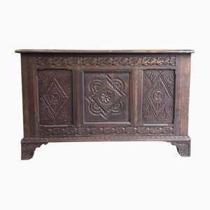 Antike Deckentruhe aus geschnitzter Eiche, 18. Jh.