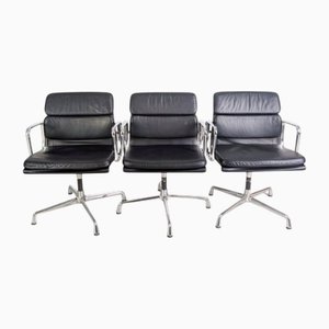 EA 208 Soft Pad Chair aus schwarzem Leder von Charles & Ray Eames für Vitra