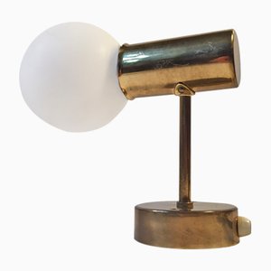 Modell V-149 Wandlampe aus Messing & Opalglas von Hans-Agne Jakobsson für Markaryd AB, 1950er