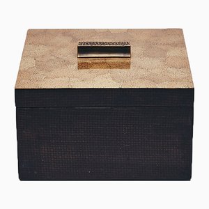 Caja decorativa en forma de cáscara de huevo marrón de Reda Amalou