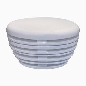 Mesa de centro o mesa Egg en blanco lechoso de Reda Amalou