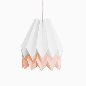 Polarweiße Origami Lampe mit pastellrosa Streifen von Orikomi