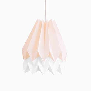 Lampe Origami Rose Pastel avec une Bande Blanc Polaire par Orikomi