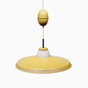 Lámpara colgante modelo P415 en amarillo de Bent Karlby para Lyfa, años 60