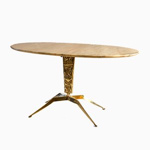 Mesa de centro oval de mármol con base escultural de bronce con relieves, años 50