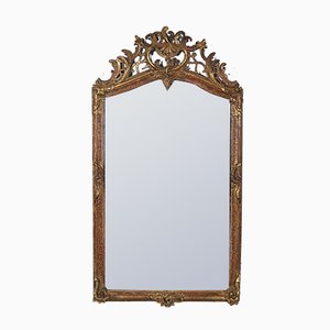 Espejo antiguo con marco de madera tallada