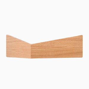 Mensola piccola Pelikan in legno di quercia con ganci nascosti di Daniel García Sánchez per WOODENDOT
