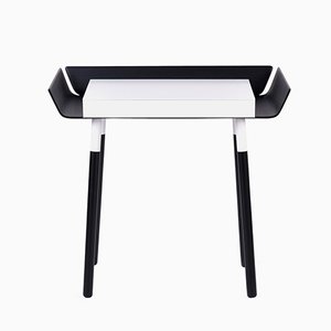 Petit Bureau Noir en Bouleau par etc.etc. pour Emko
