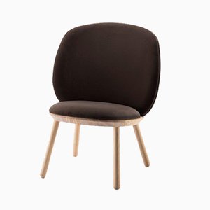 Chaise Basse Naïve en Marron par etc.etc. pour Emko