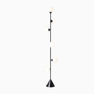 Lampadaire Vertical Globe par Atelier Areti