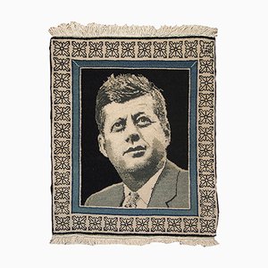 Alfombra de Oriente Medio con retrato de Kennedy, años 80