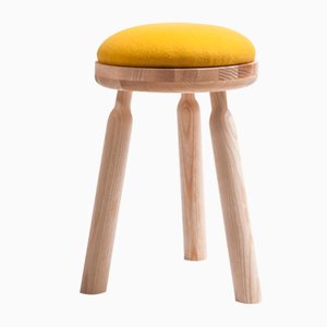 Tabouret Ninna en Frêne Naturel avec Assise en Laine Jaune par Carlo Contin pour Adentro