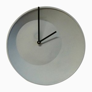 Dezentrische Wanduhr von Studio Lorier