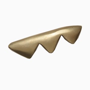 Elemental Holds Mountains Haken oder Griff aus Messing von Noah Spencer für Fort Makers, 2019