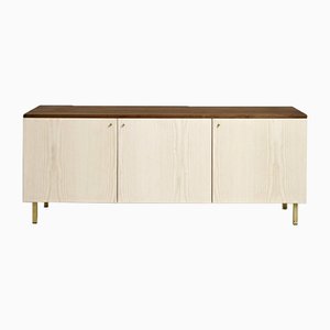 Aparador Sideboard Two de fresno y nogal con tres puertas de Another Country