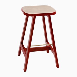 Taburete de bar Stool Three de roble en rojo Wellington de Another Country