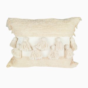 Natural Tassel Furry Kissen von R & U Atelier