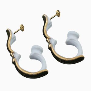 Boucles d'Oreilles Handle Pin in Gold par Maria Juchnowska