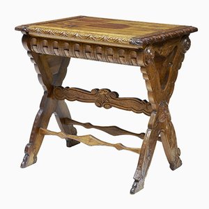 Tavolino di servizio intagliato in noce e pino, XIX secolo