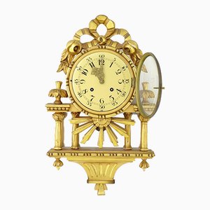Reloj de pared sueco Mid-Century de madera tallada dorada, años 40