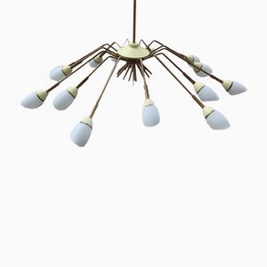 Lampadario Mid-Century in ottone e vetro bianco