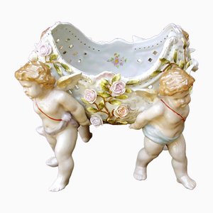 Portavasi o centrotavola viennese in porcellana con cherubini, XIX secolo
