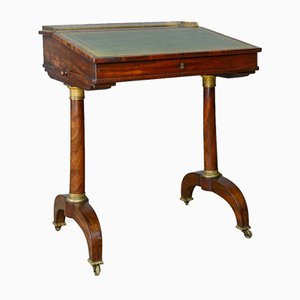 Antiker englischer Schreibtisch aus Mahagoni, 1820er
